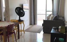 Apto super confortável a 1 quadra da praia com Wi-Fi e 02 banheiros